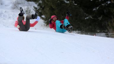 Витоша зимен фест привлече стотици софиянци в планината Малки и големи