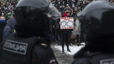 Московската полиция задържа тази вечер демонстранти събрали се край затвора