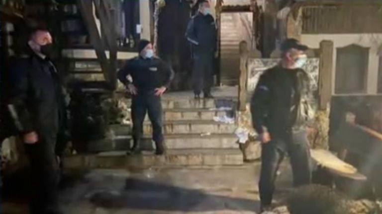 Полиция прекъсна парти с над 100 души в комплекс край Поморие (видео)