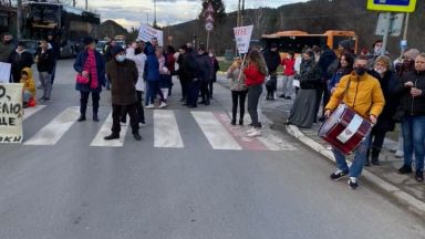 Протестиращи жители на Панчарево и Кокаляне блокираха пътя Самоков