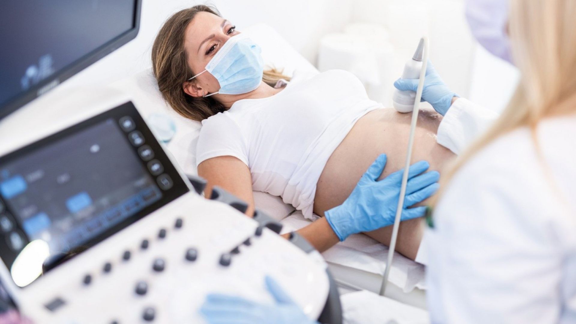 Експерти препоръчват на прекаралите Covid-19 жени да избягват забременяване в продължение на 3 месеца