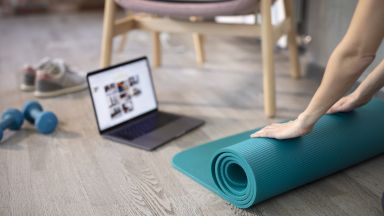 Онлайн тренировките групови или индивидуални заместиха затворените фитнеси преди година