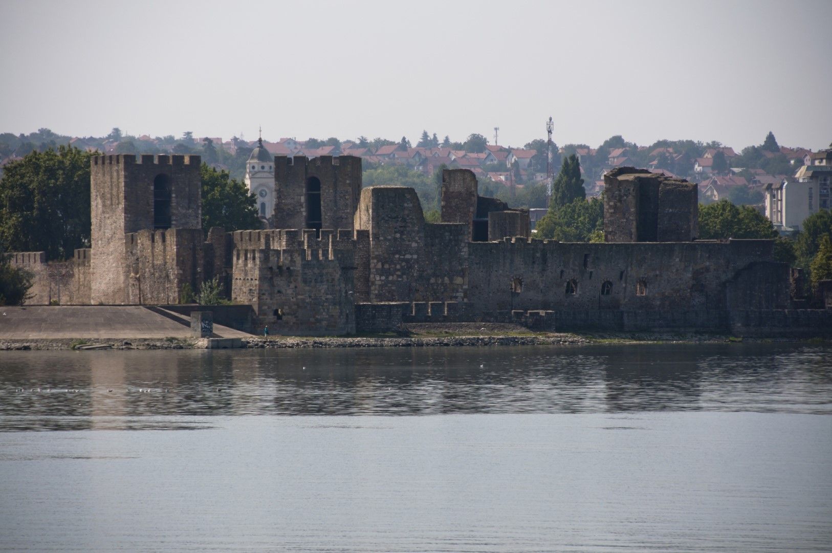 Средновековна крепост на брега на Дунав в Смедерево