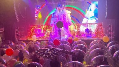 Рокгрупата Flaming Lips изнася концерти в защитни балони