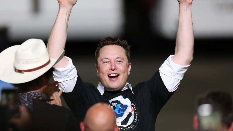 Илон Мъск продаде акции на Tesla, след като се допита до Twitter