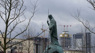 Паметникът на средновековния сръбски владетел Стефан Неманя висок 23 метра