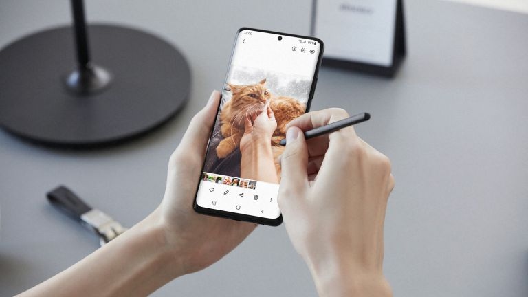 Samsung Galaxy S22 Ultra може да включва S Pen
