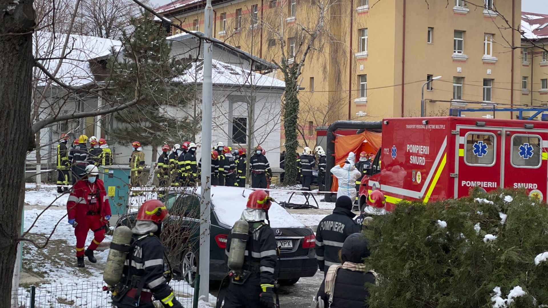  Пожарът е избухнал към 5 ч. в една от постройките на болница 