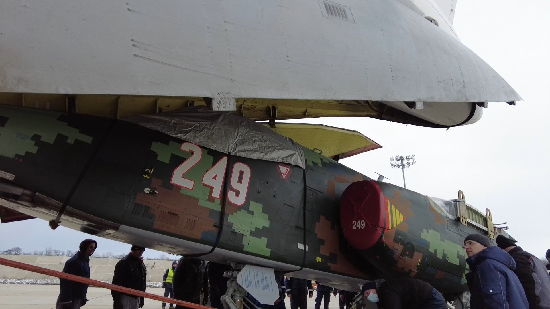 В авиобаза Безмер беше доставен седмият модернизиран Су-25