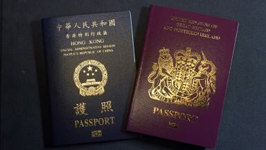  Лондон и Пекин ожесточиха враждата си поради английските специфични паспорти 
