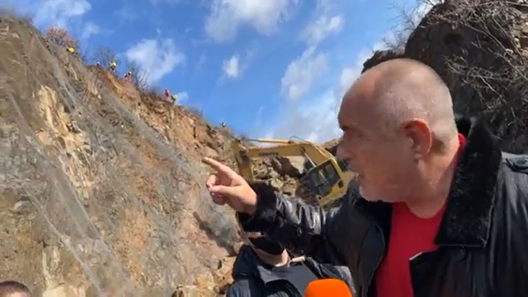 Премиерът Бойко Борисов, придружаван от министрите на регионалното развитие и