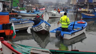 Рибари от рибарското селище Ченгене скеле край Бургас излязоха на