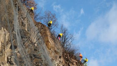Възстановено е движението по пътя Своге Ребърково в