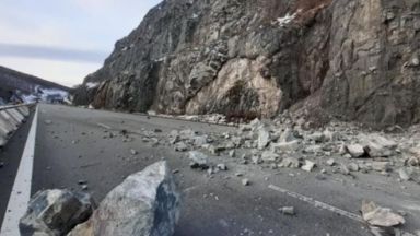 Виж още Шофьорът на колата която беше ударена от скална