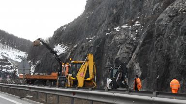 Движението на АМ Струма се възстановява съобшиха от Агенция пътна