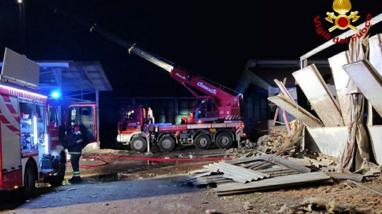 Обор в Северна Италия, в който се отглежда добитък, се