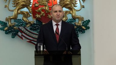 Румен Радев се кандидатира за втори президентски мандат в тандем с Илияна Йотова