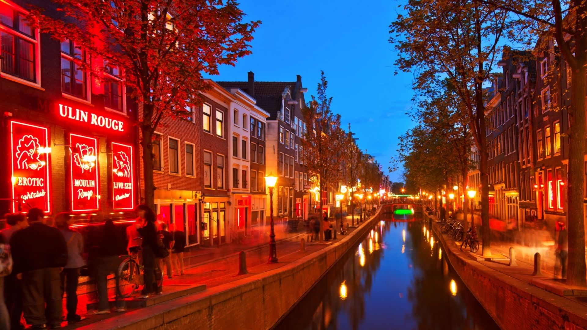 Без секс, наркотици и алкохол за тях -  Амстердам стартира кампания срещу „неприятните британски туристи“