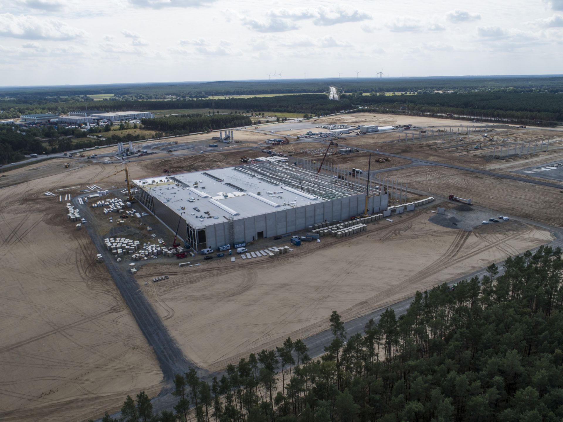 Заводът на "Тесла" край Берлин трябва да започне работа на 1 юли 2021 г.