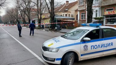 Полицията отцепи участък от улица Александровска в Русе близо до