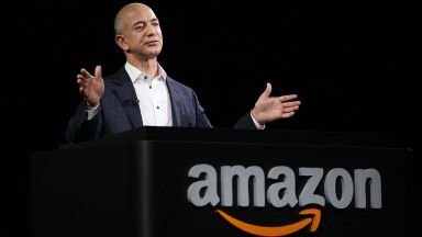 Безос се оттегля от шефския пост в Amazon навръх 27-ия рожден ден на компанията