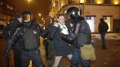 Над 1050 души са задържани вчера при демонстрации в подкрепа