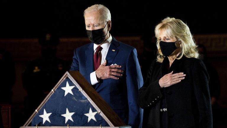 Президентът на САЩ Джо Байдън почете паметта на полицая от