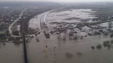 Семейството пропадна с джипа си във водите на р Улудере