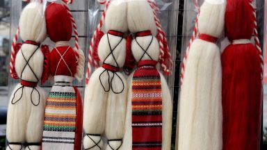 Месец преди празника на баба Марта търговци в страната вече