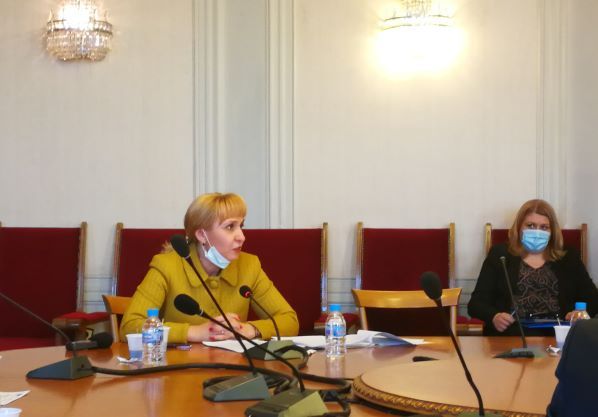 Диана Ковачева изложи становището си пред депутатите от Комисията по бюджет и финанси