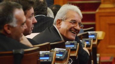 С налагането на мораториума се правят опити за източване на