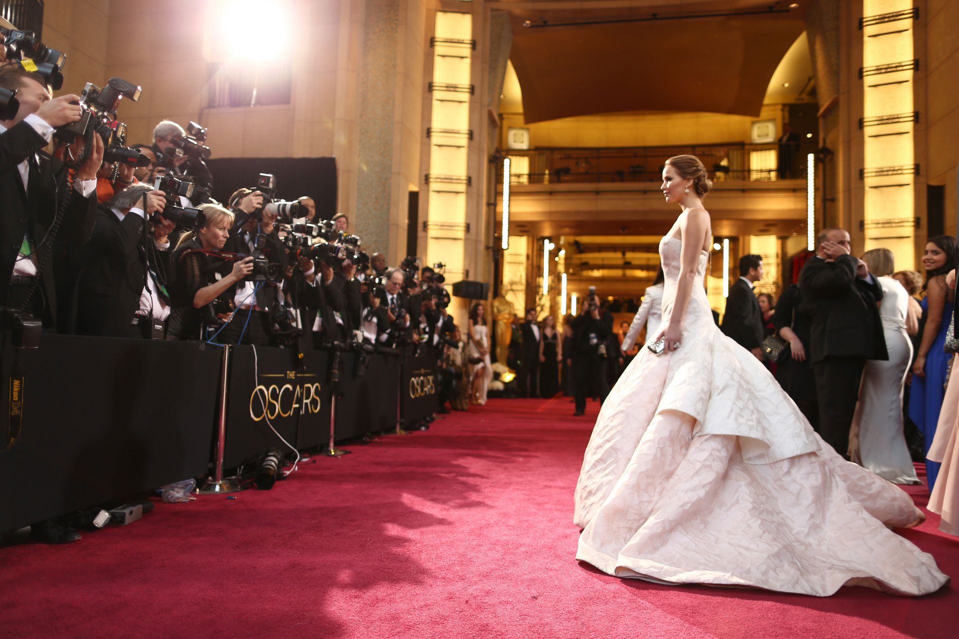 Дженифър Лорънс на наградите "Оскар" 2013 / рокля: 4 млн. долара