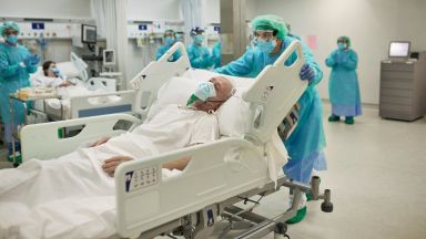 Негативната тенденция продължава излекуваните са по малко от заразените 883 нови