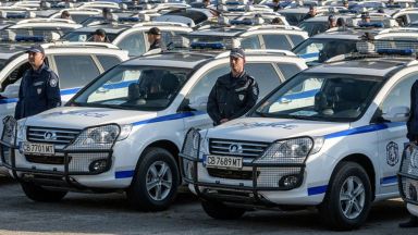 В документите за обществената поръчка за закупуване на автомобилите за