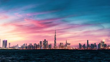 Дубай се отваря за туристи, но с изисквания