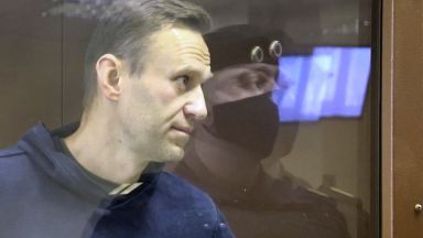 Излежаващият присъда в лагер критик на Кремъл Алексей Навални съобщи
