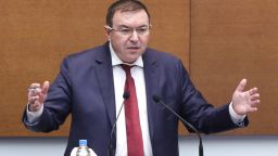 Костадин Ангелов към Стойчо Кацаров: Спри да лъжеш и плати на медиците 