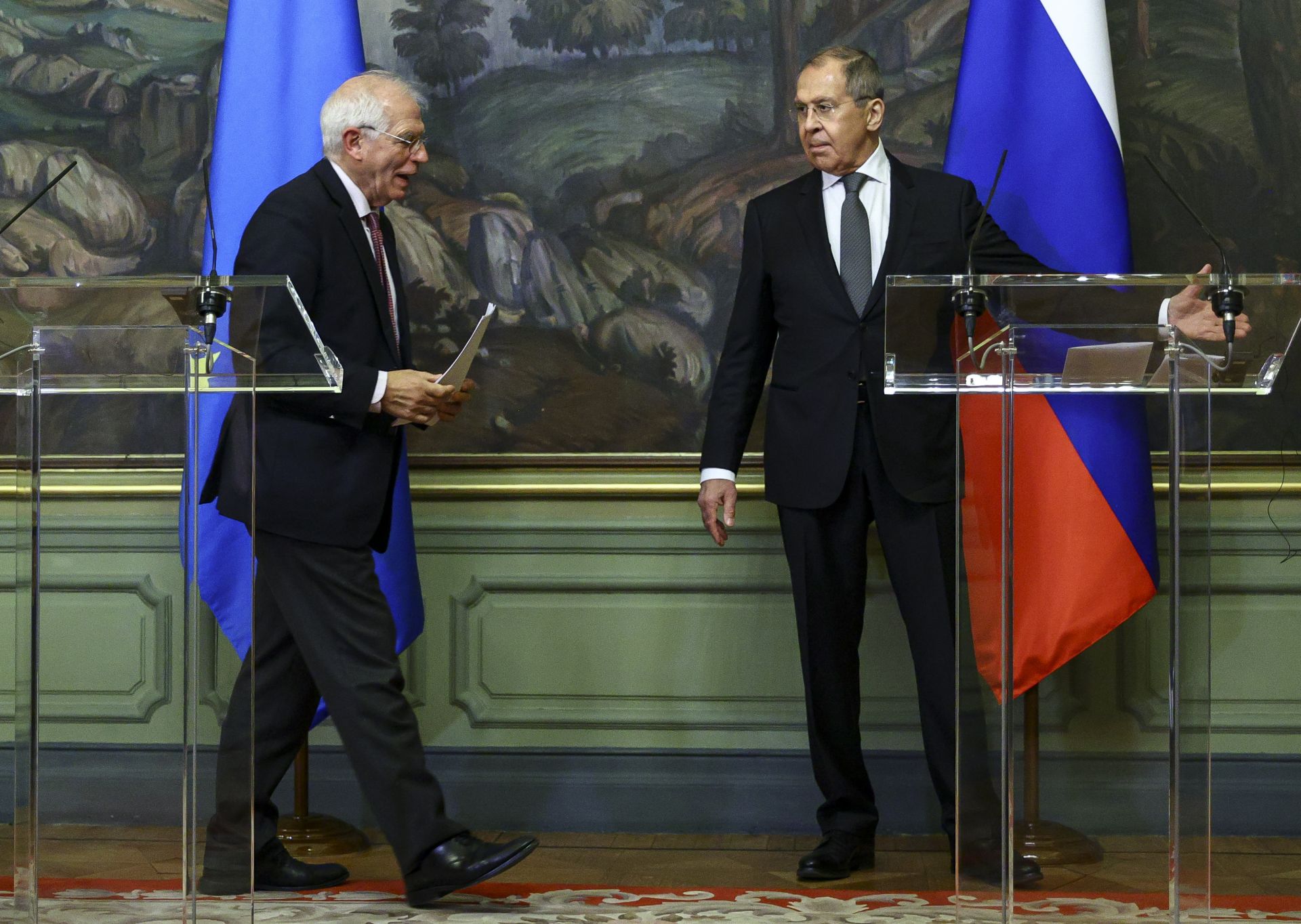Новината за изгонените дипломати съвпадна с посещението на Жозе Борел в Москва. На снимката Борел с Лавров