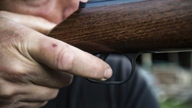 37-годишен застреля неканен гост пред къщата си в Лъвино