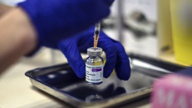 Френският премиер Жан Кастекс не изключи налагането на трета карантина