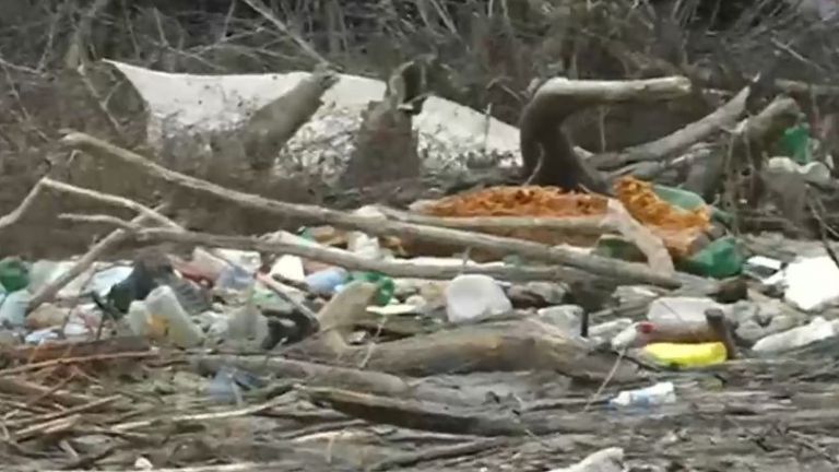 Придошлите реки отново изкараха на дневен ред темата с боклука.