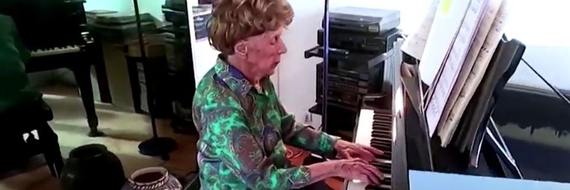 Сто и шест годишната пианистка Колет Маз издава шести албум