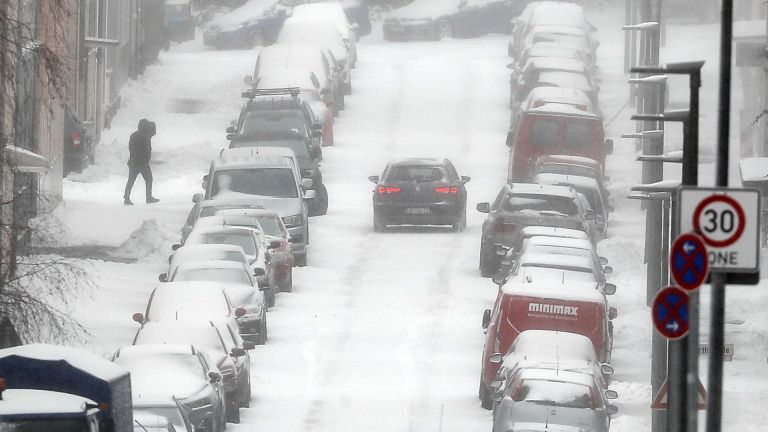 Железопътният и пътният трафик са нарушени в германските провинции Долна