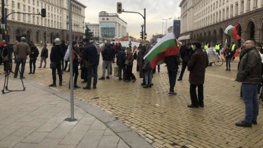 Майките от Системата ни убива блокираха движението в триъгълника на