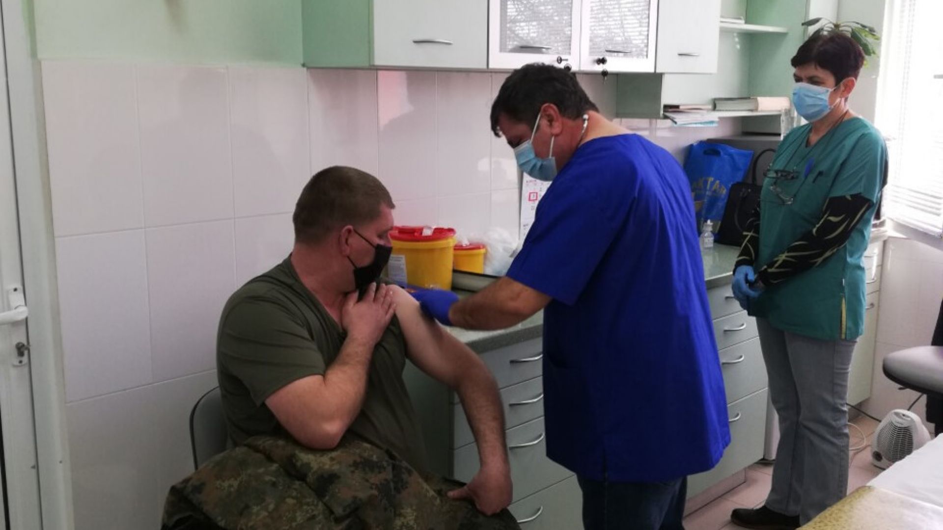 Започна ваксинацията на военнослужещите срещу COVID-19, първи са заминаващите за Афганистан