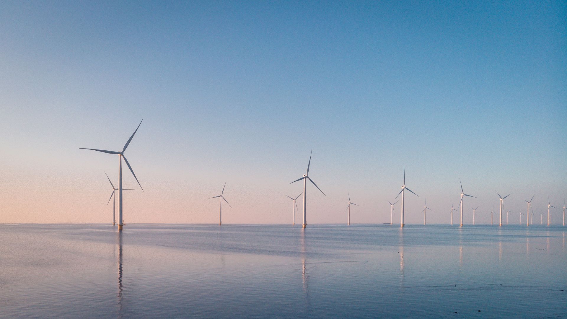 Най-голямата и най-мощната вятърна турбина в света заработи в Дания