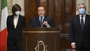 Бившият италиански премиер Силвио Берлускони се появи публично днес след