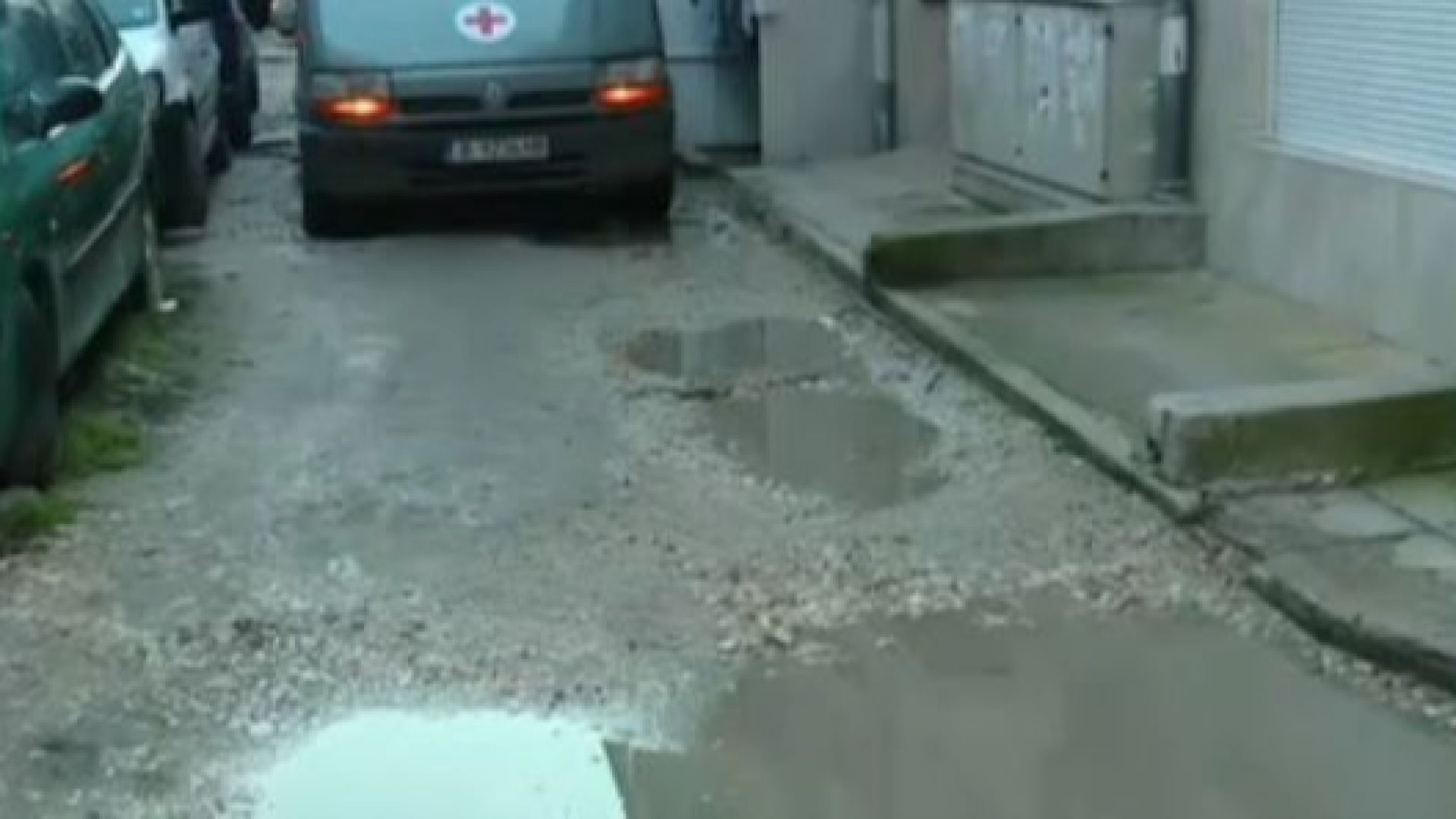 30 години никой не ремонтира разбита улица във Варна