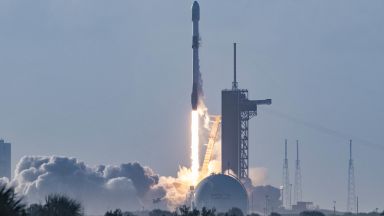 SpaceX отложи с ден старта на японска сонда към Луната 
