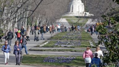38 годишен температурен рекорд бе подобрен днес във Варна съобщиха от
